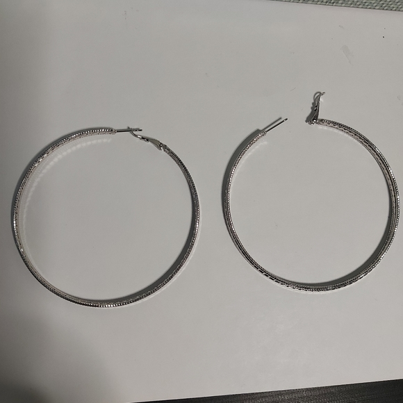 LARGE FASHION HOOP EARRINGS - Picture 3 of 3